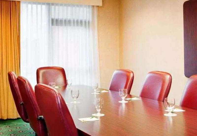 ホテル Courtyard By Marriott Atlanta Alpharetta