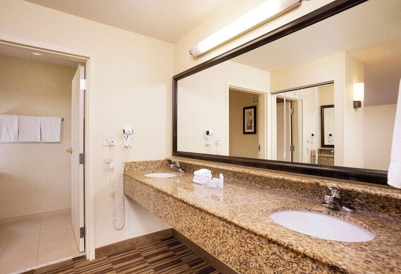 בית מלון כפרי Courtyard Boston Natick