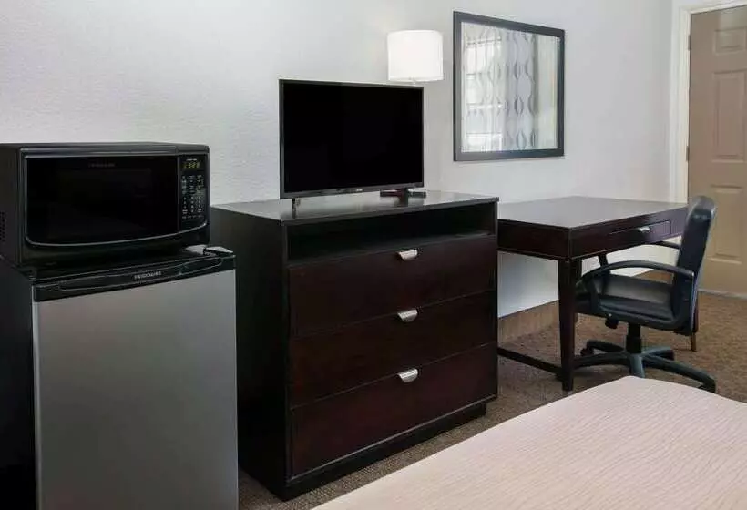 호텔 Days Inn By Wyndham Granbury