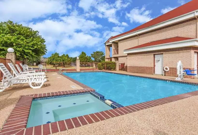 호텔 Days Inn By Wyndham Granbury