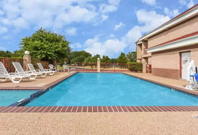 호텔 Days Inn By Wyndham Granbury