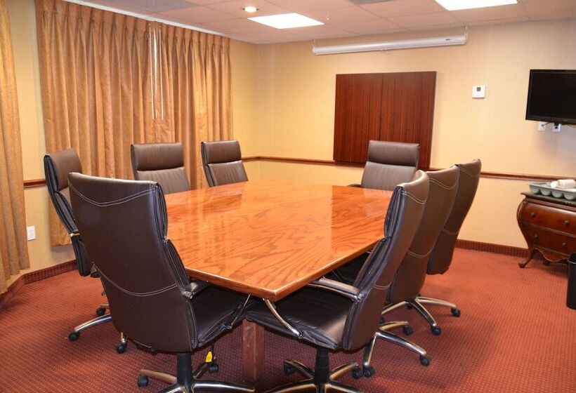 בית מלון כפרי Fairbridge Inn & Suites Cleburne