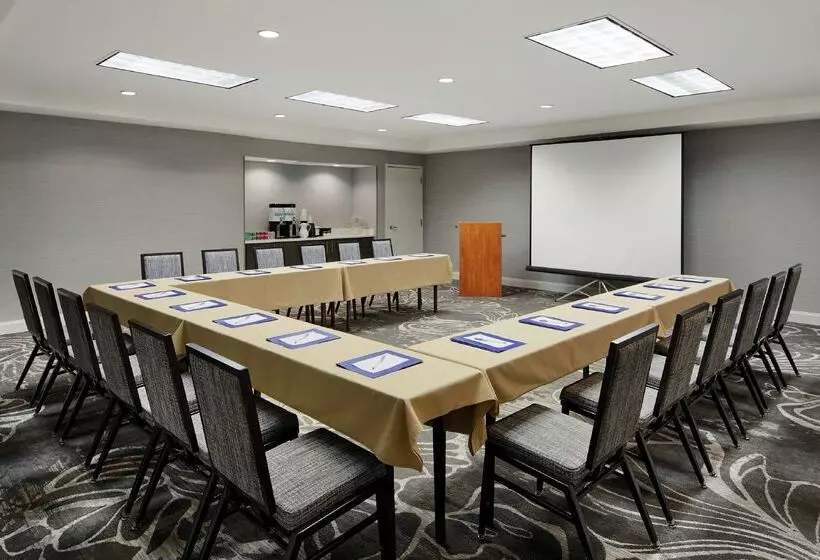 فندق Hilton Garden Inn Cincinnati Northeast