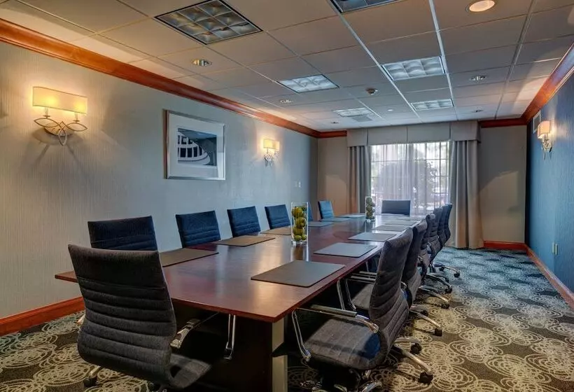 فندق Holiday Inn Milwaukee Airport, An Ihg