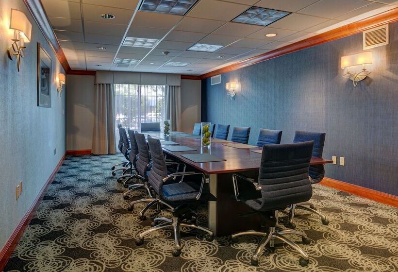 فندق Holiday Inn Milwaukee Airport, An Ihg