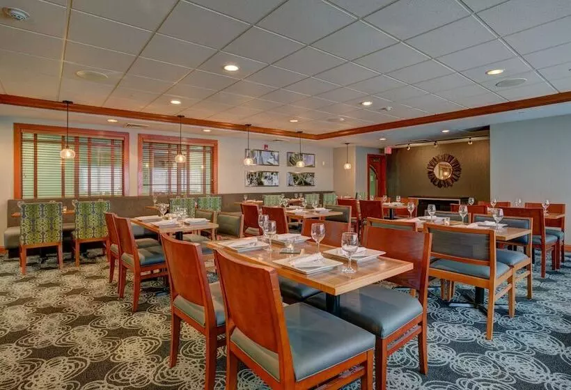 فندق Holiday Inn Milwaukee Airport, An Ihg