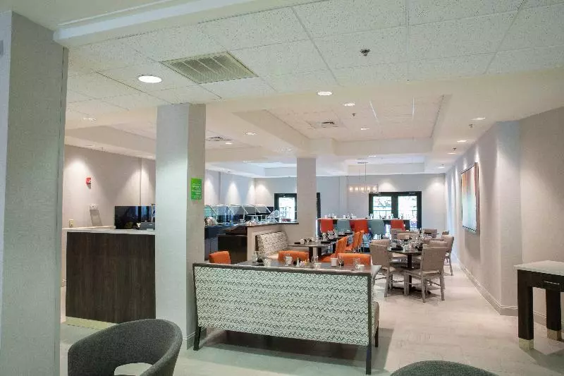 هتل Holiday Inn & Suites Raleigh Cary, An Ihg