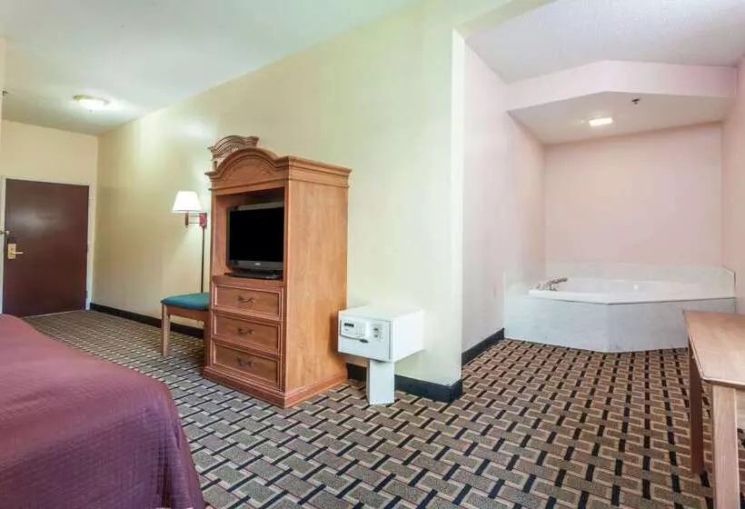 Отель Howard Johnson By Wyndham Airport