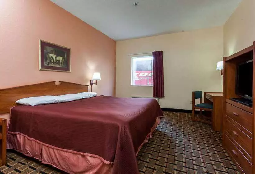 Отель Howard Johnson By Wyndham Airport