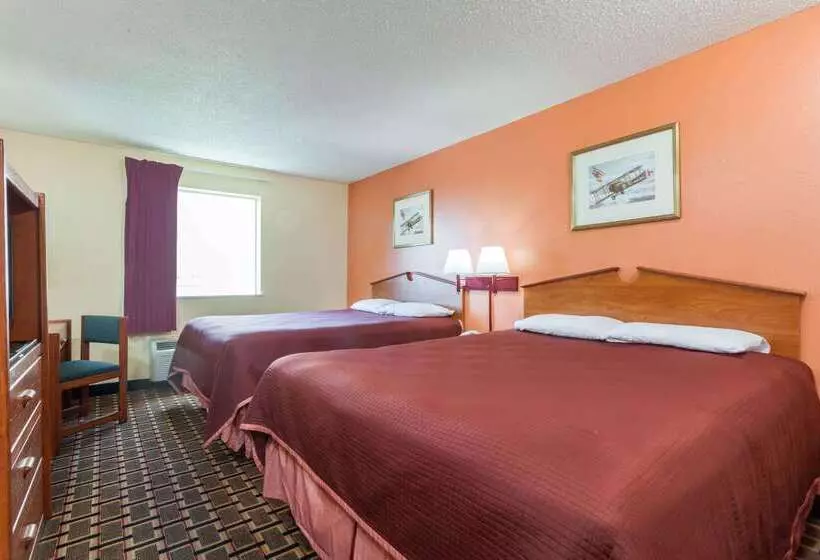 Отель Howard Johnson By Wyndham Airport