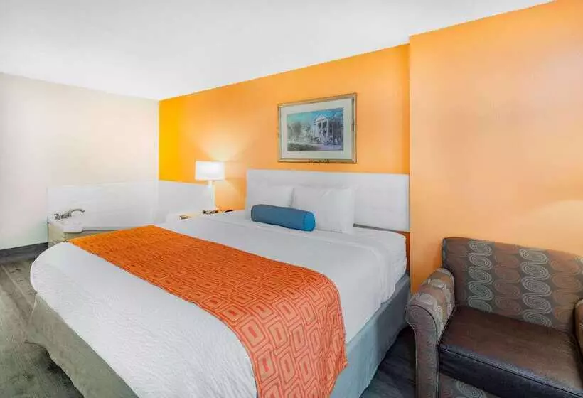 هتل Howard Johnson By Wyndham Staunton