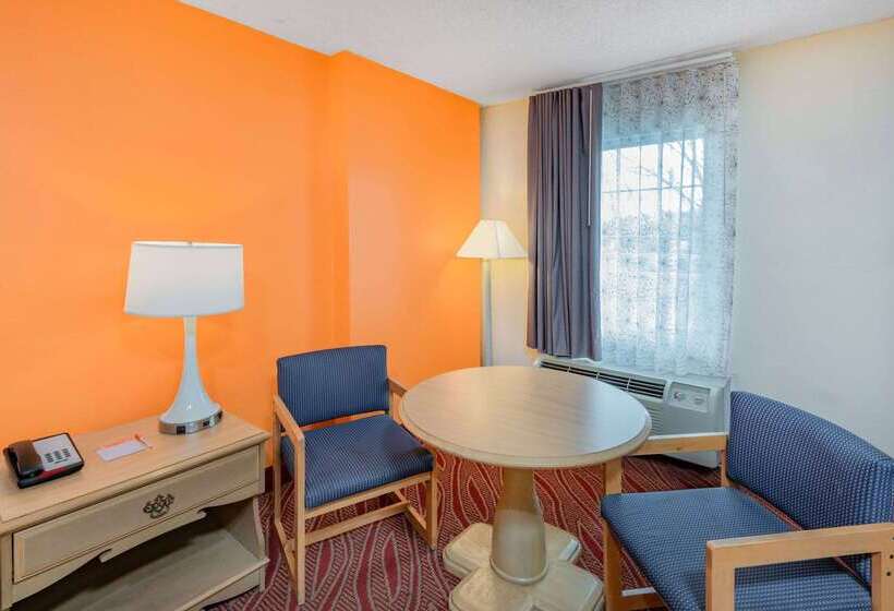 호텔 Howard Johnson By Wyndham Staunton