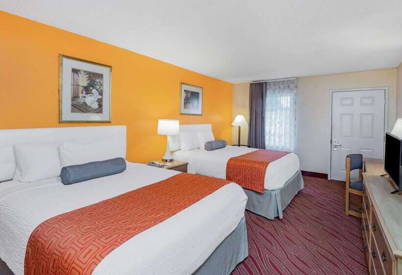 호텔 Howard Johnson By Wyndham Staunton