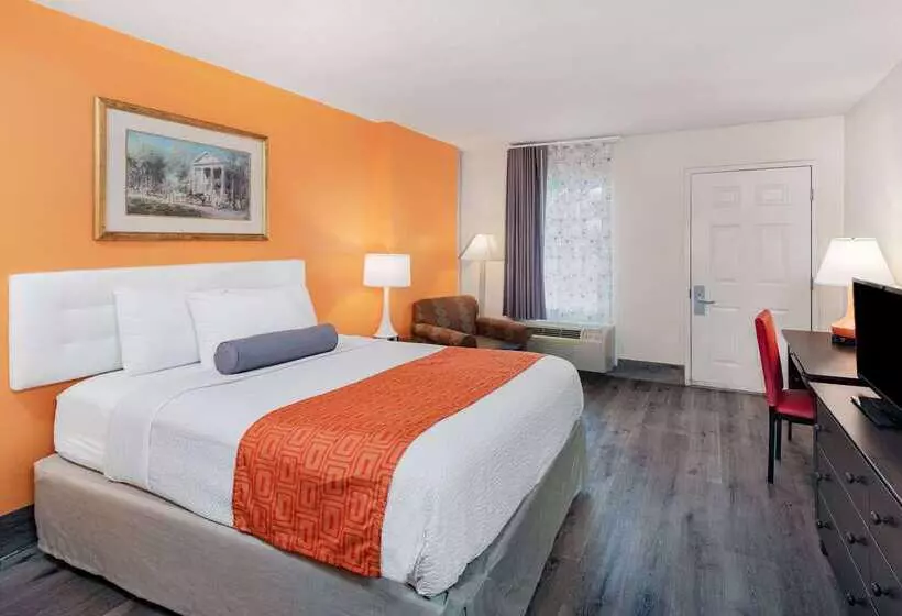 هتل Howard Johnson By Wyndham Staunton