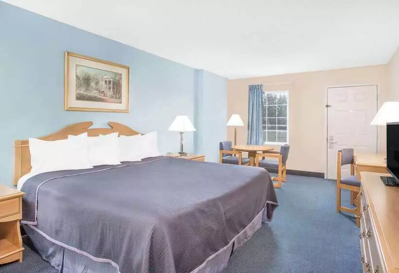 هتل Howard Johnson By Wyndham Staunton