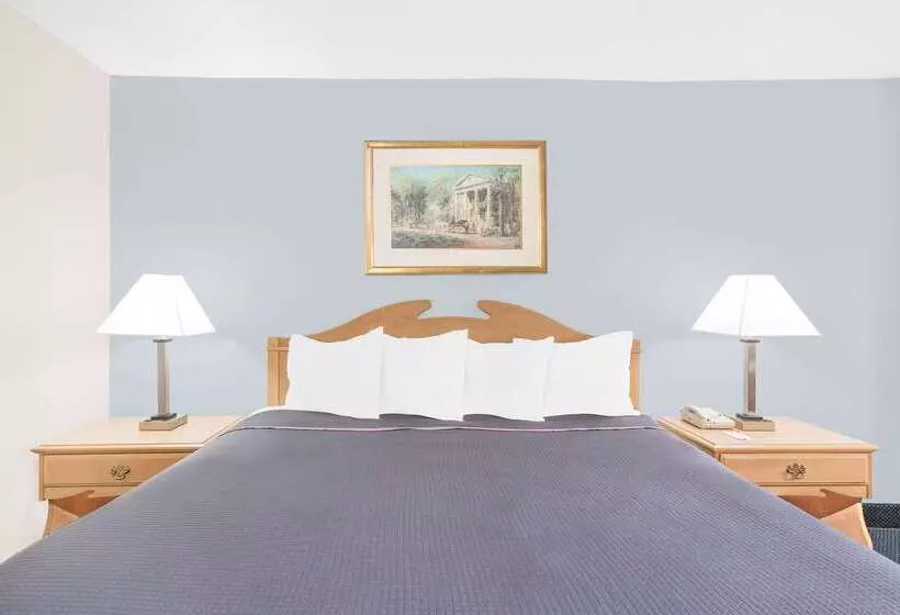 هتل Howard Johnson By Wyndham Staunton