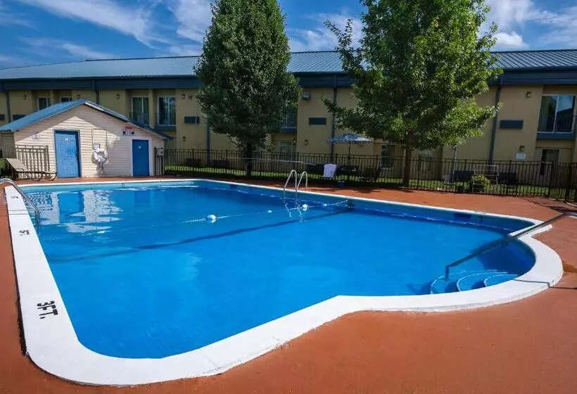 בית מלון כפרי Select Inn Murfreesboro