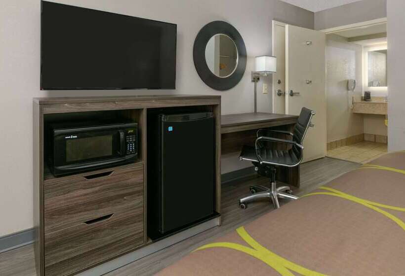 Hotel Super 8 By Wyndham Diberville Biloxi Area