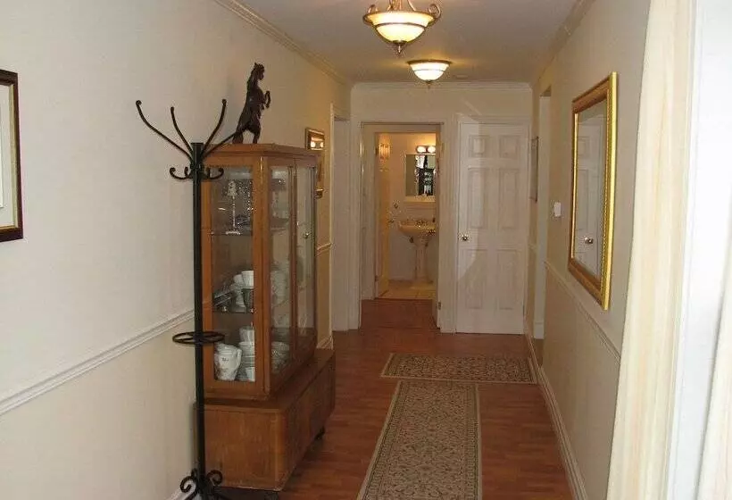 ベッドアンドブレックファースト The Parrsboro Mansion Inn