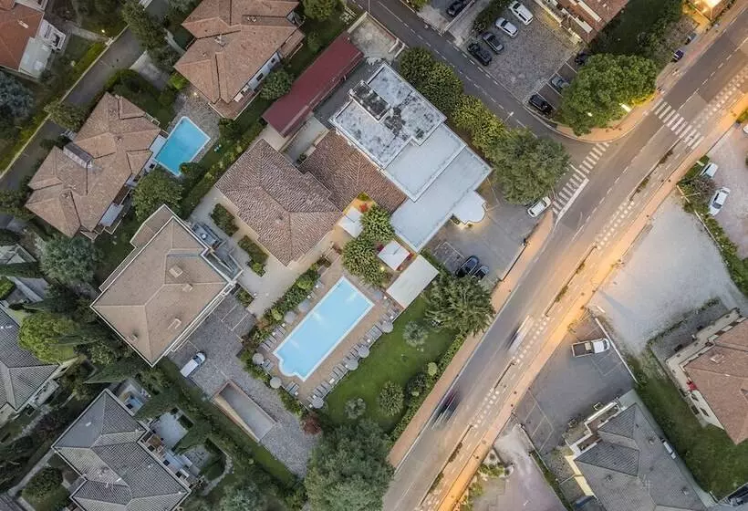 هتل Gardenia Sirmione