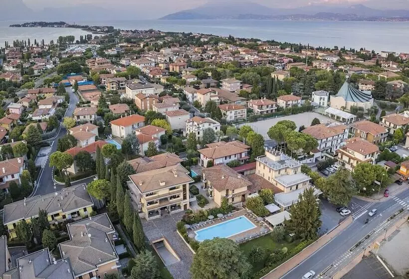هتل Gardenia Sirmione
