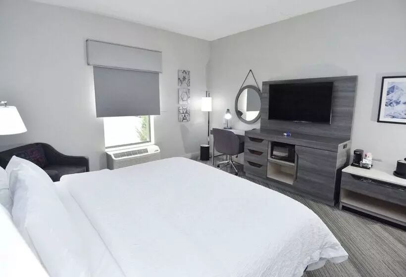 هتل Hampton Inn Auburn