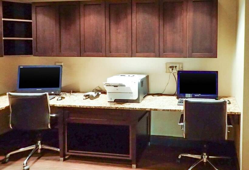 Отель Comfort Inn & Suites Mt. Holly   Westampton