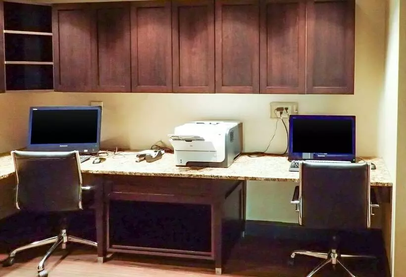 فندق Comfort Inn & Suites Mt. Holly   Westampton