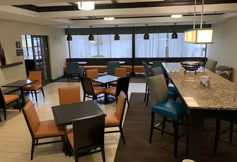 Отель Comfort Inn & Suites Mt. Holly   Westampton