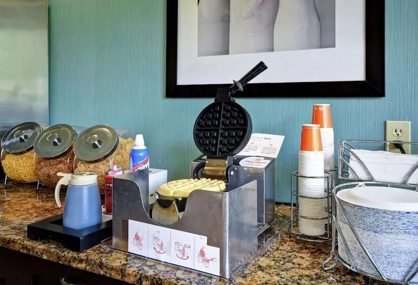 فندق Comfort Inn & Suites Mt. Holly   Westampton