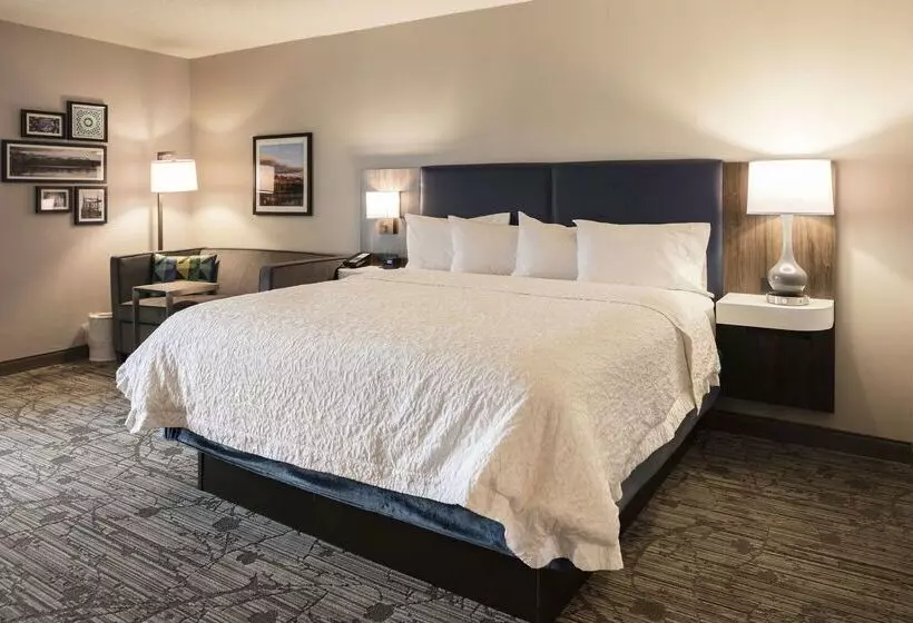 Отель Hampton Inn Easton