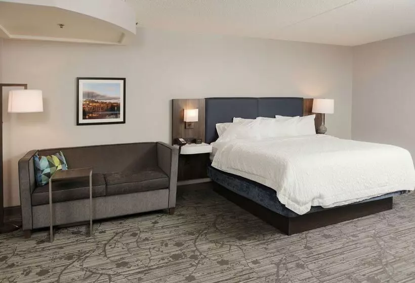 Отель Hampton Inn Easton