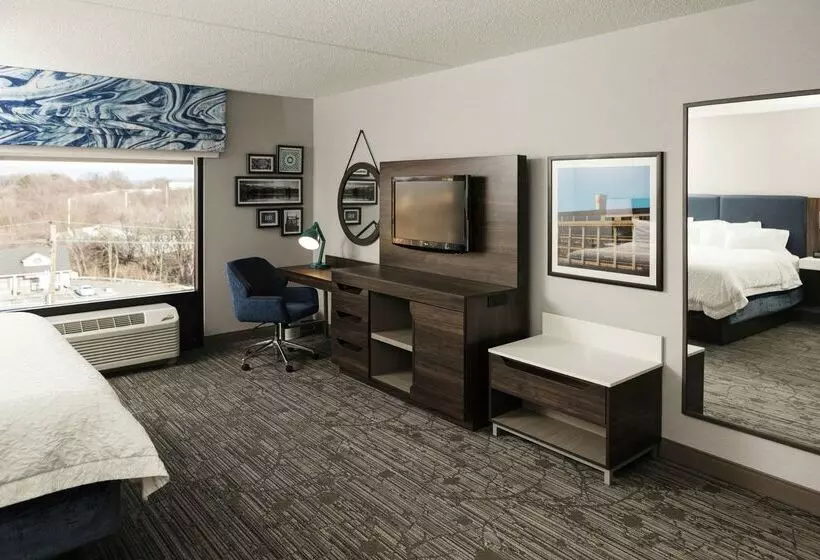Отель Hampton Inn Easton