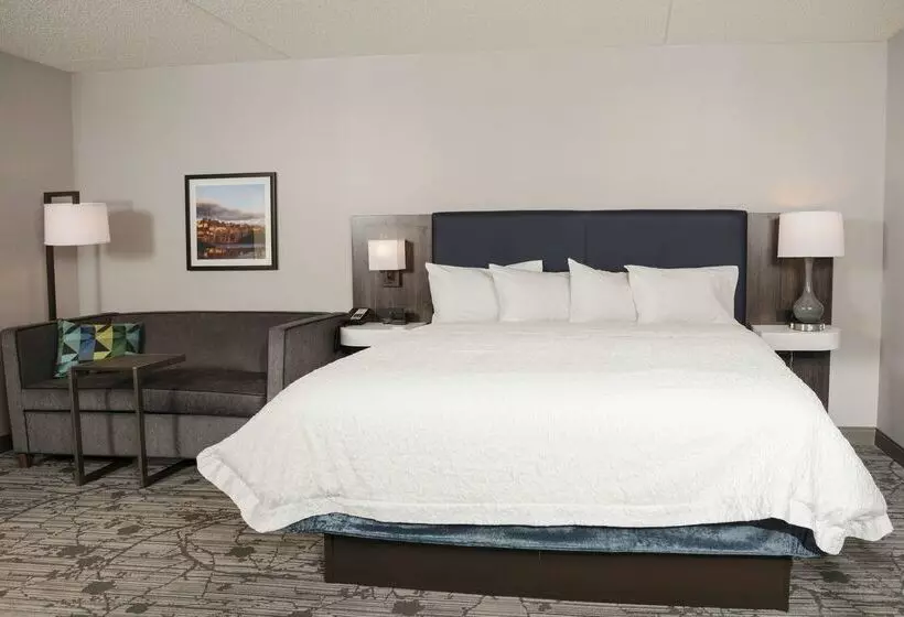 Отель Hampton Inn Easton
