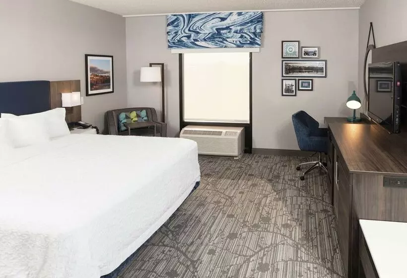Отель Hampton Inn Easton