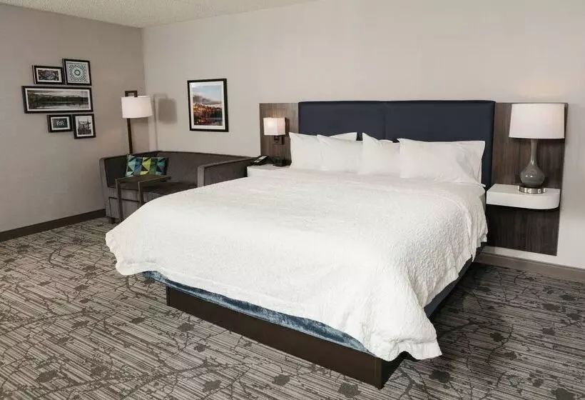 Отель Hampton Inn Easton