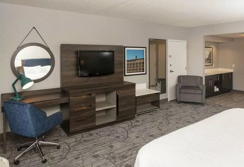 Отель Hampton Inn Easton