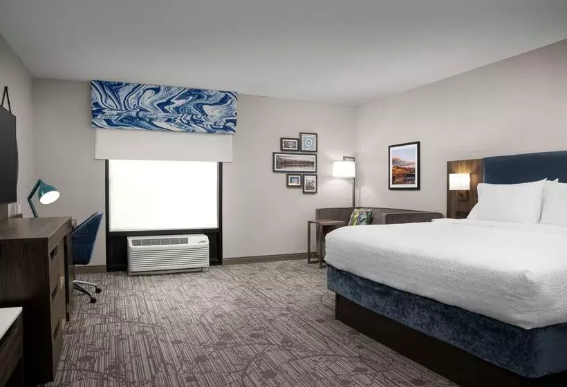 Отель Hampton Inn Easton