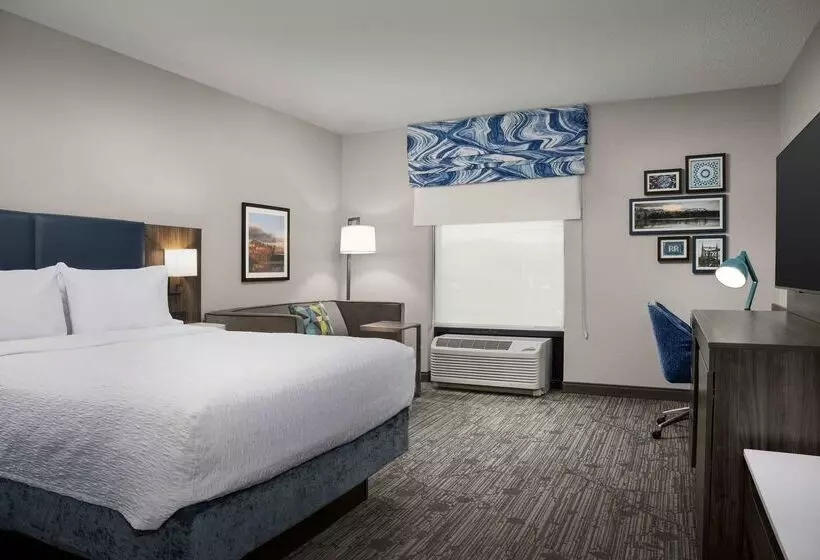 Отель Hampton Inn Easton