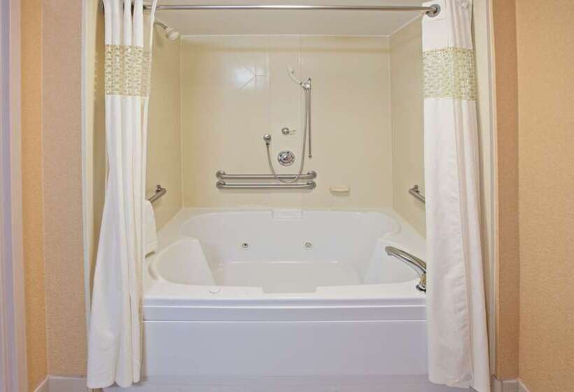 هتل Hampton Inn Marietta