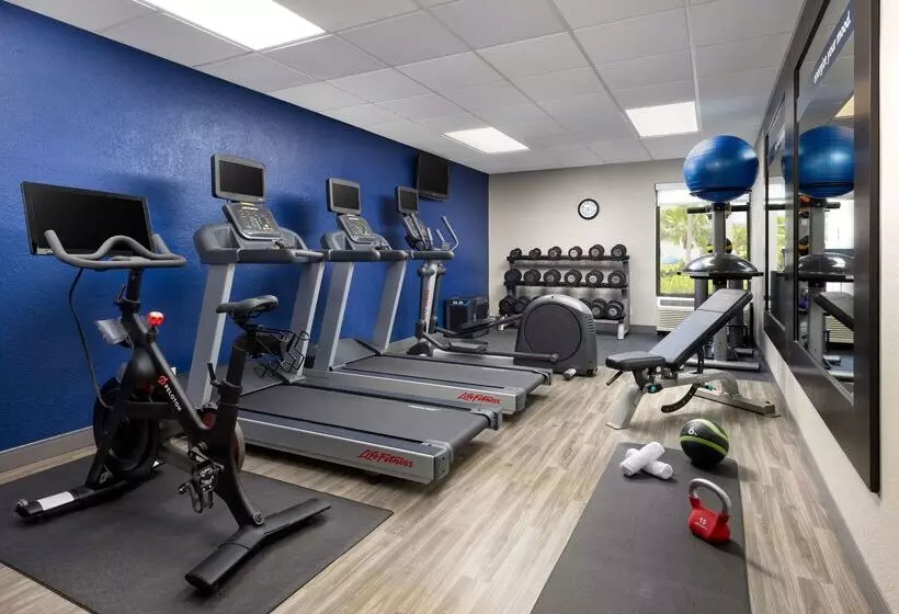 هتل Hampton Inn Naples Central