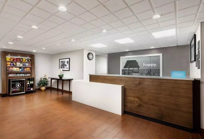 هتل Hampton Inn Naples Central