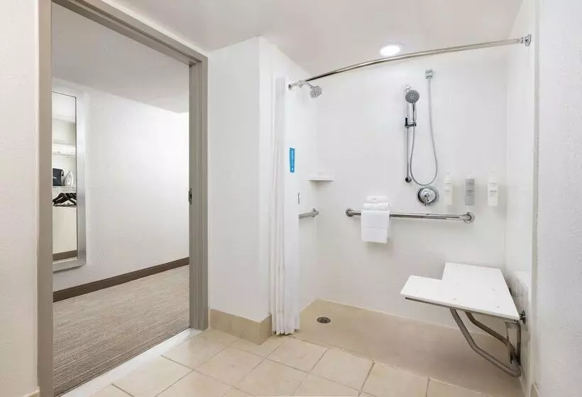 هتل Hampton Inn Naples Central