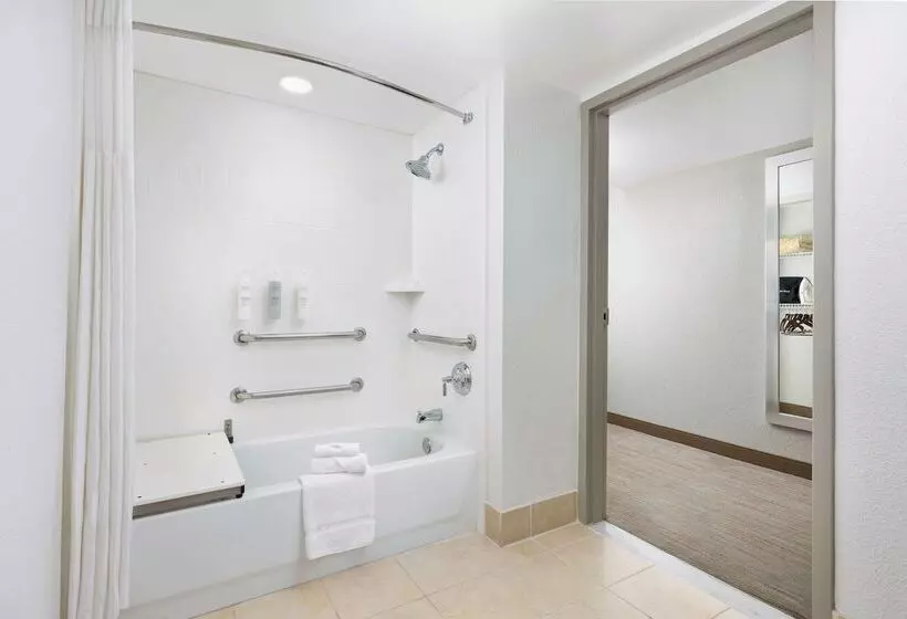 هتل Hampton Inn Naples Central