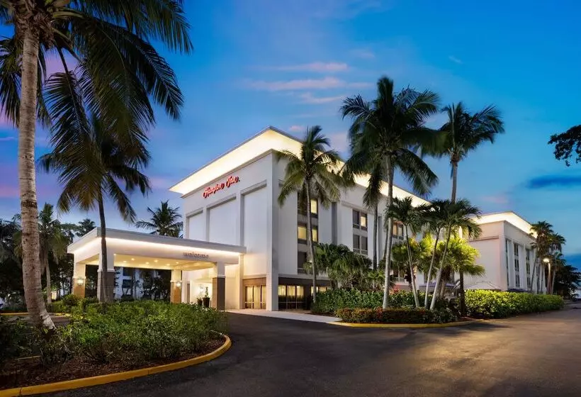 هتل Hampton Inn Naples Central