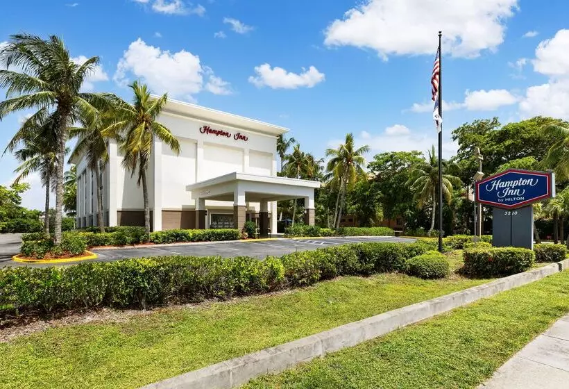 هتل Hampton Inn Naples Central