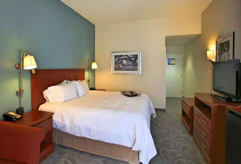 هتل Hampton Inn Natchitoches