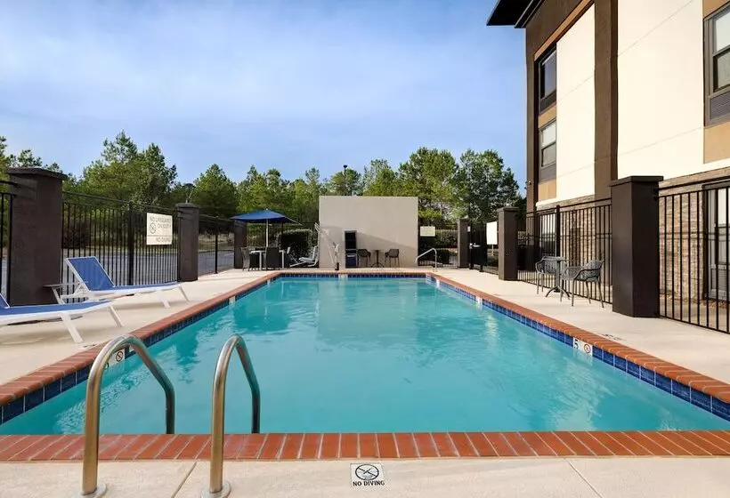 هتل Hampton Inn Natchitoches