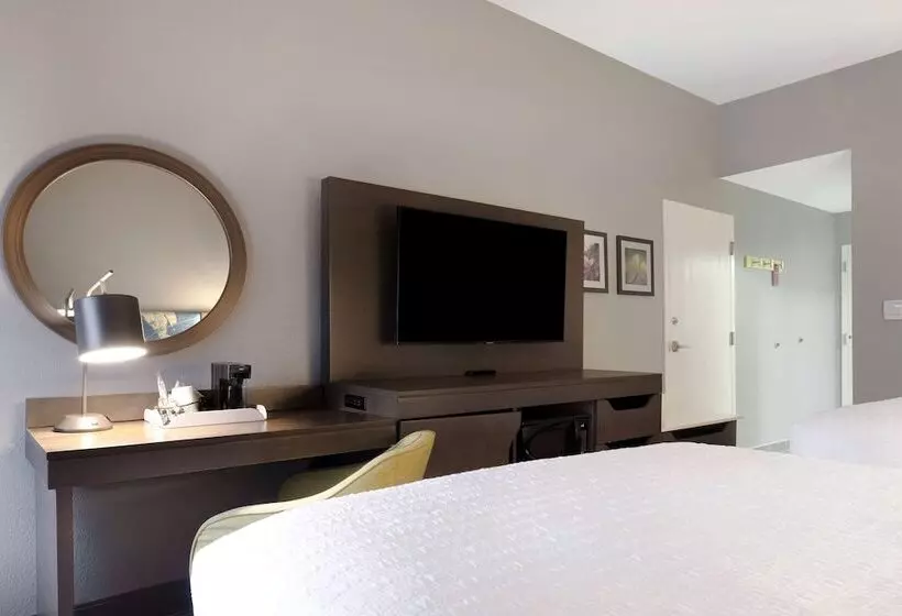 هتل Hampton Inn Natchitoches