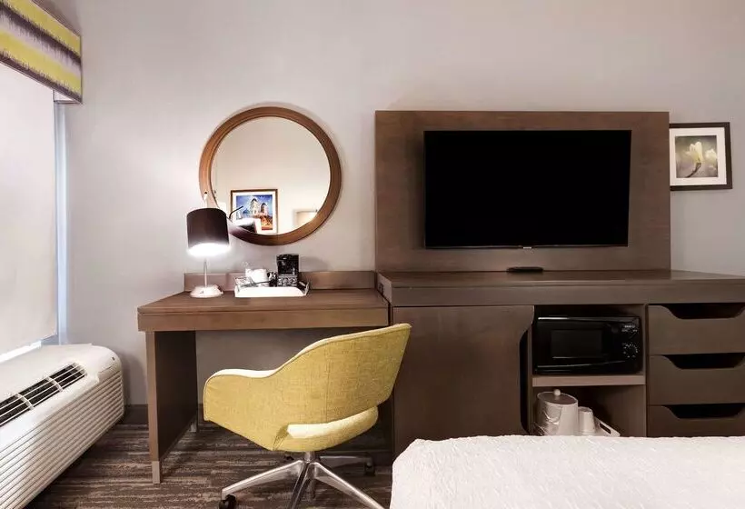 هتل Hampton Inn Natchitoches